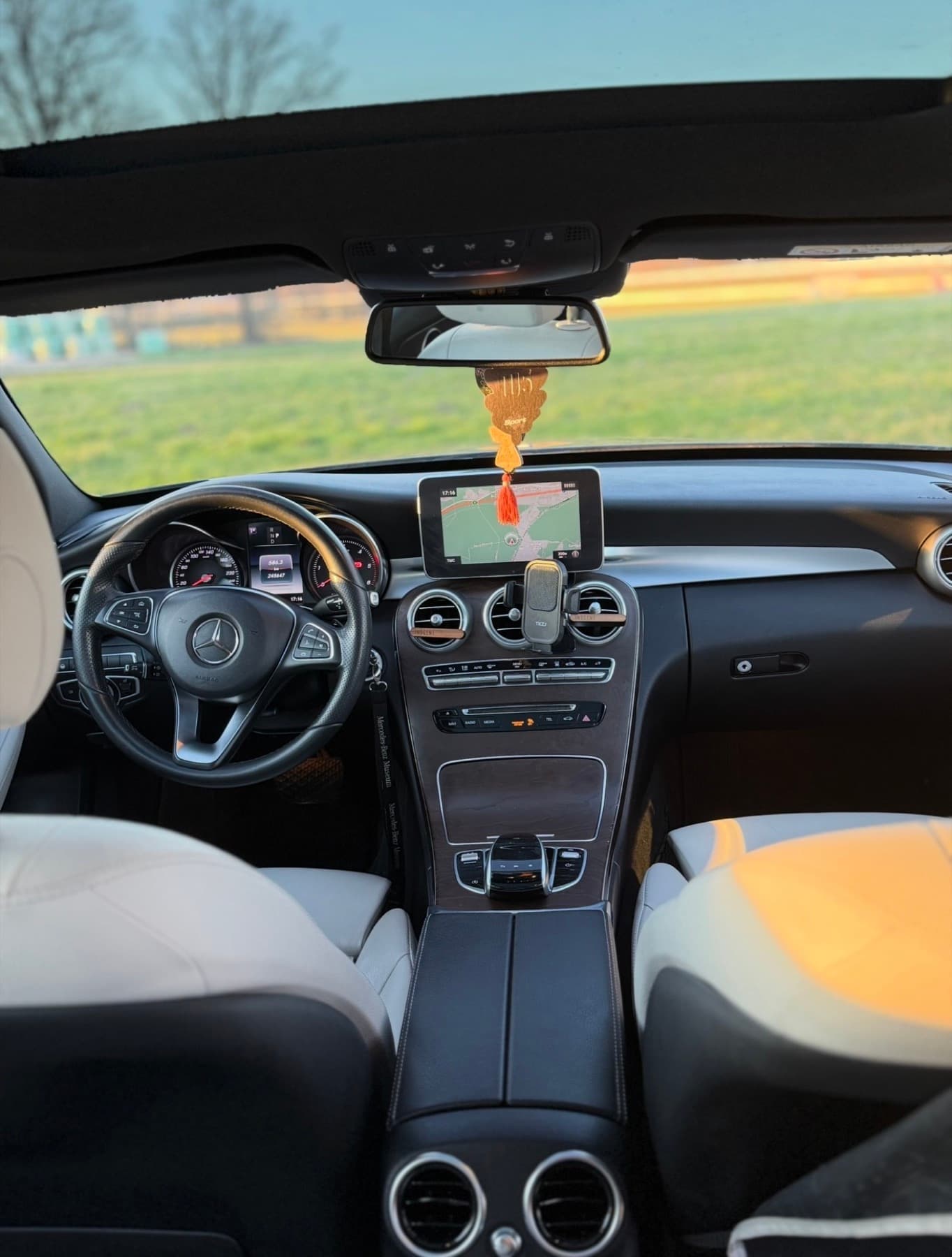 Mercedes-Benz C-Class (W205) 3